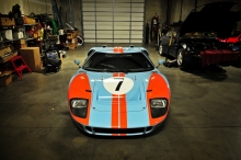Ford GT в мастерской, готов к старту